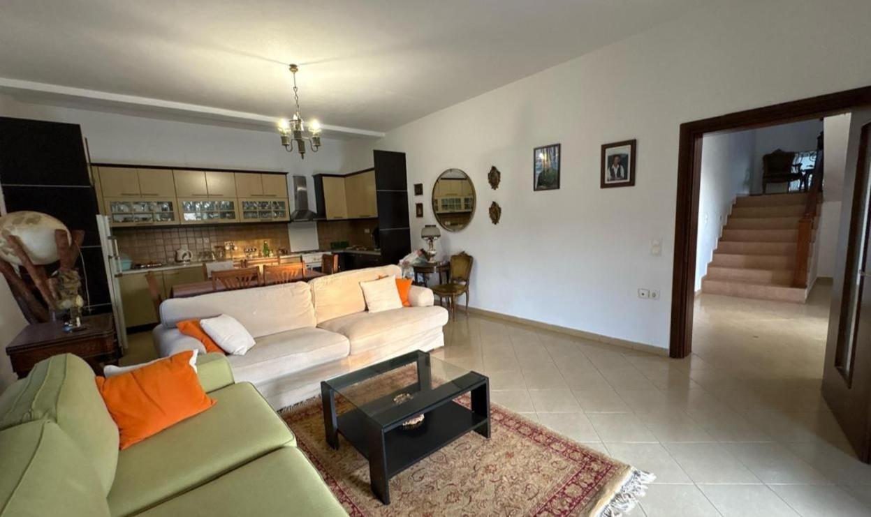 Villa Ilirian Lac Exterior photo